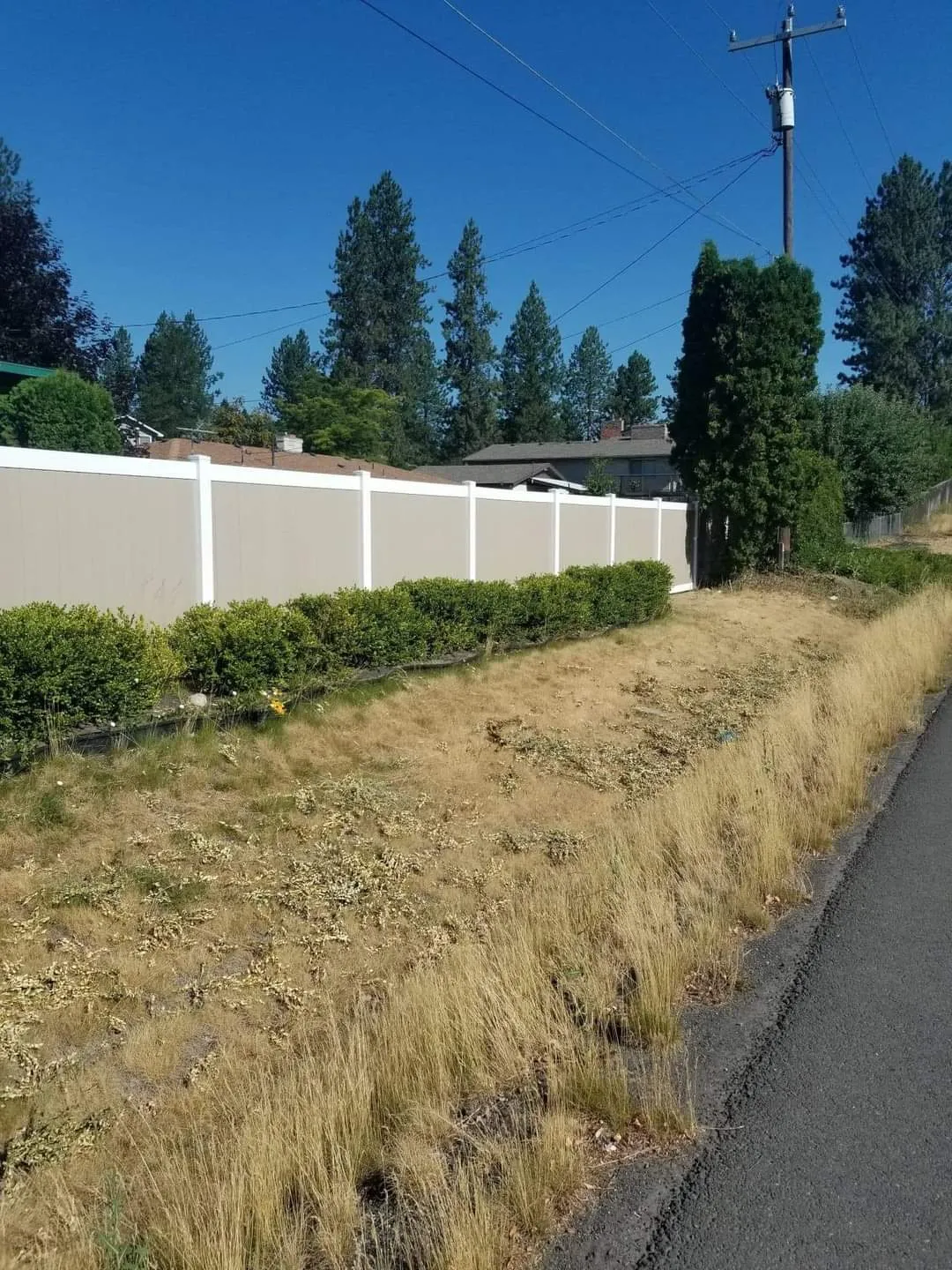 Bespoke2 Color Vinyl Fence in Newman Lake, WA