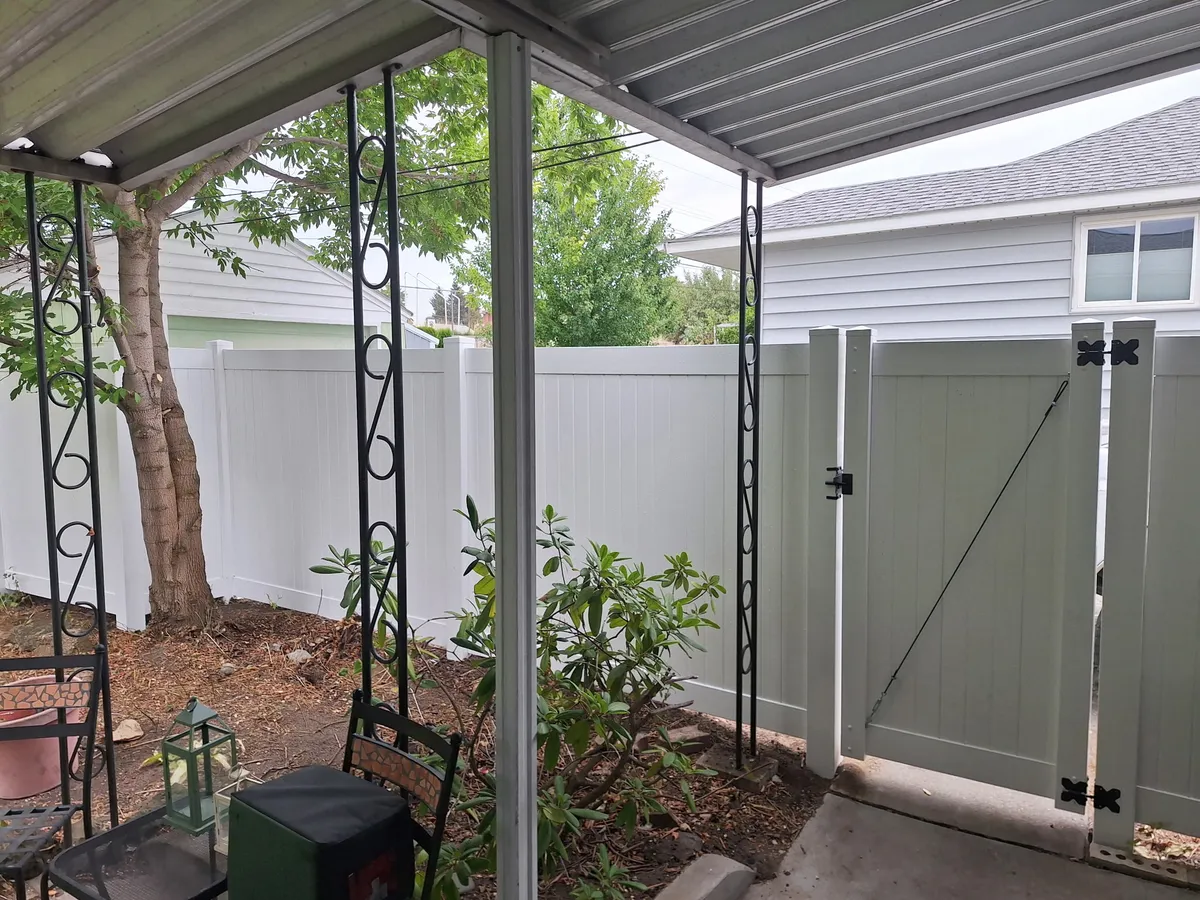 Professional Vinyl Fenceand Gate in Otis Orchards, WA